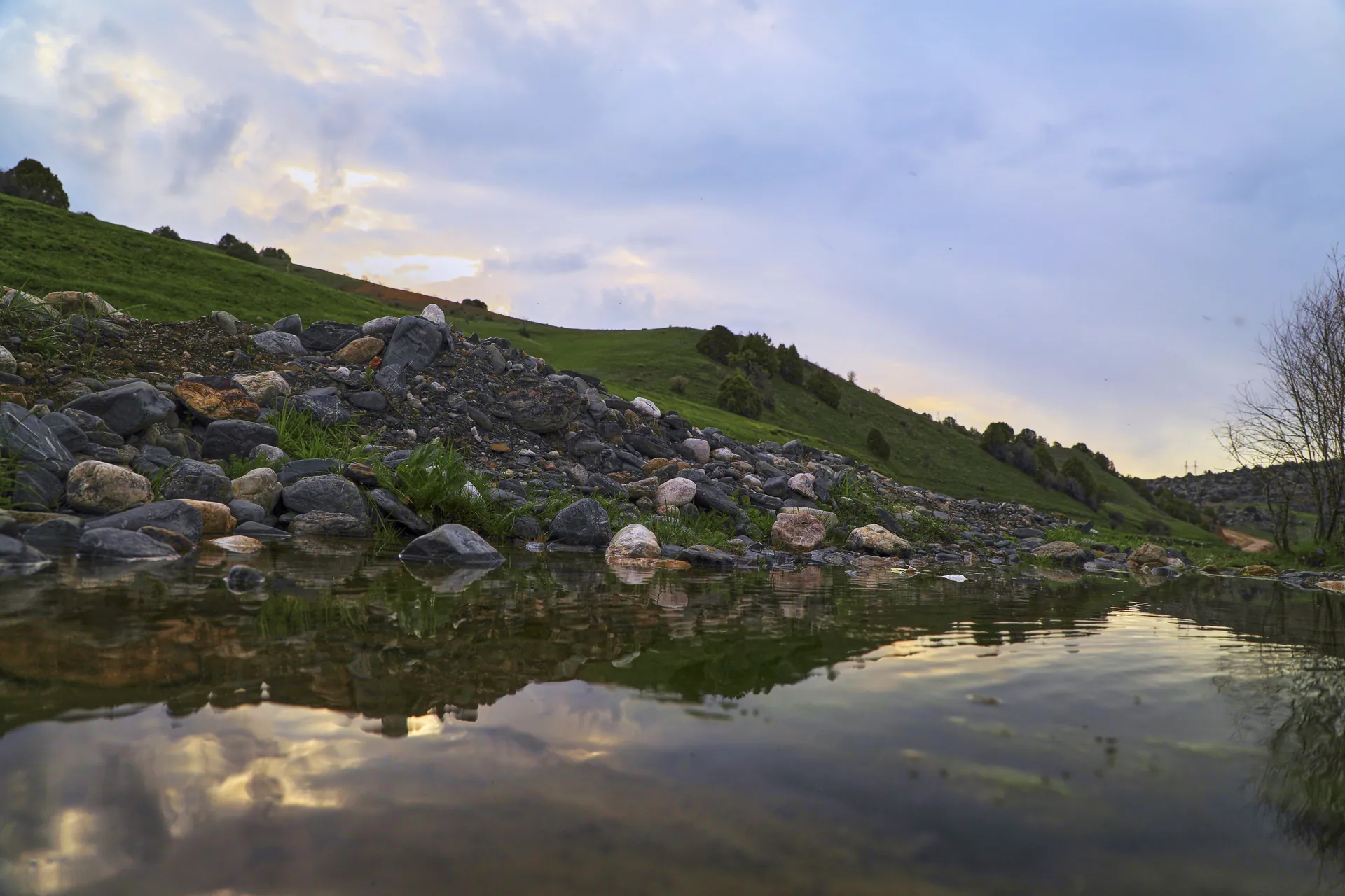 Zomin milliy tabiat bog‘i manzarasi